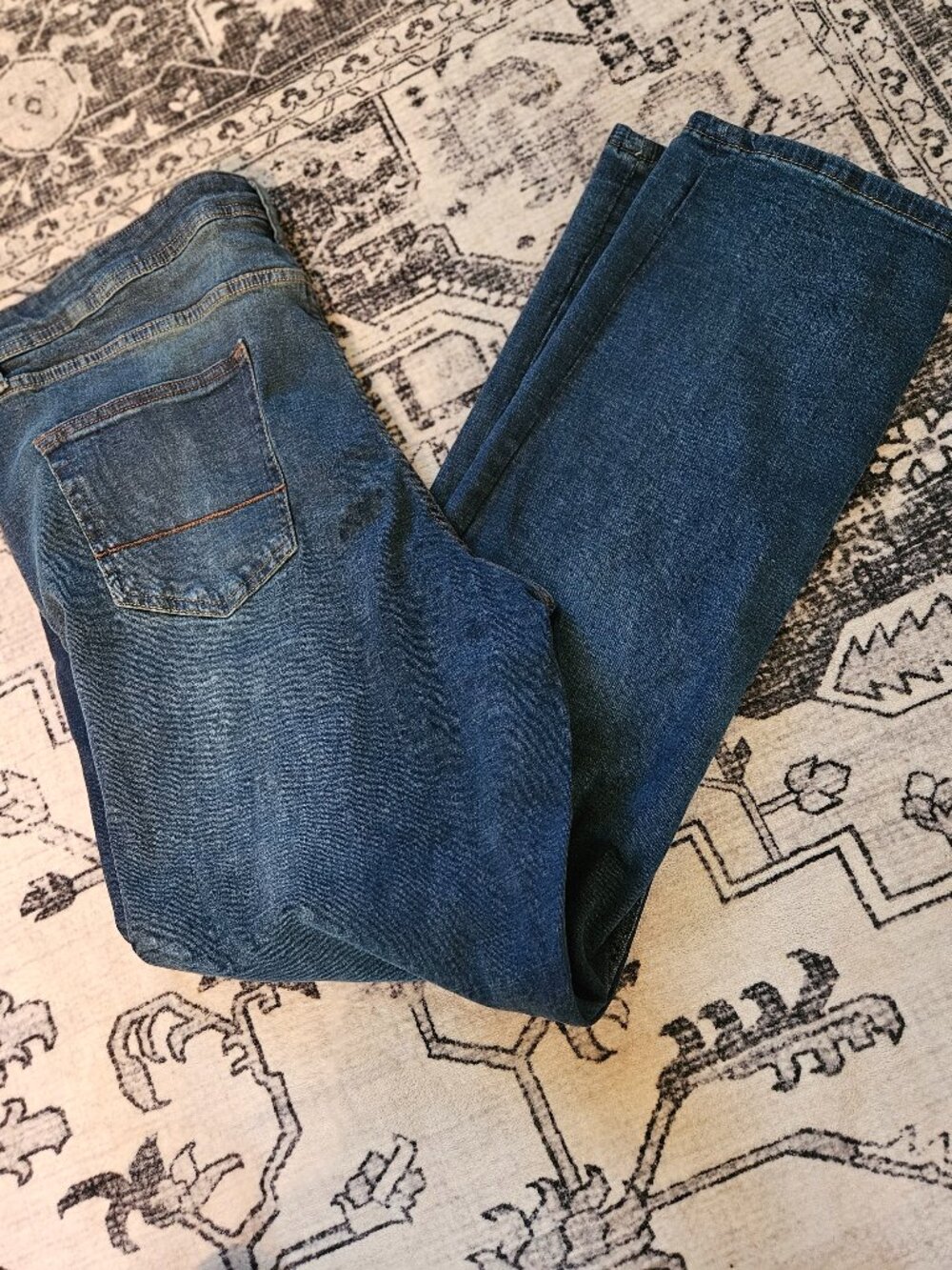 IZOD Men's Relaxed Fit Jeans 40x32 Comfort Stretch NWOT
